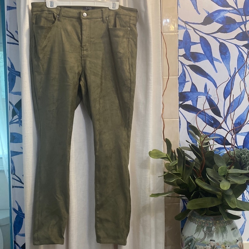 NWOT Women’s Olive Green Suede NYDJ Am I Skinny Lift Tuck Design Jeans Size 14